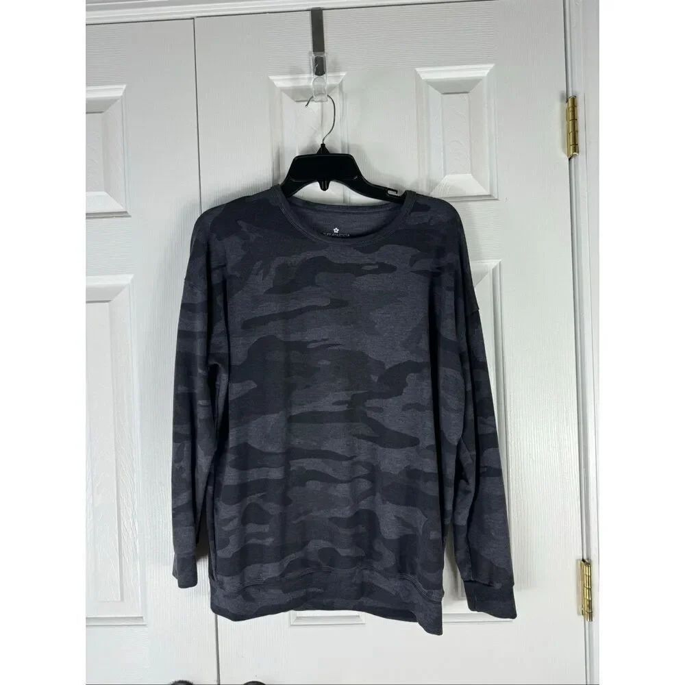 Tuff Athletics Women’s Grey Camo Crewneck Long Sleeve Pullover Size Small - Picture 1 of 4